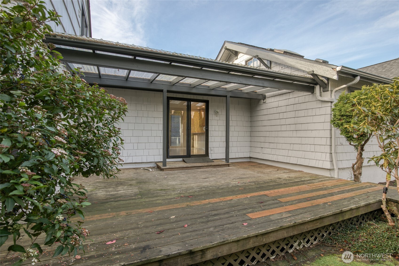 411 West 4th Street Aberdeen, WA 98520 - Photo 30 of 40 a view of a building front of house