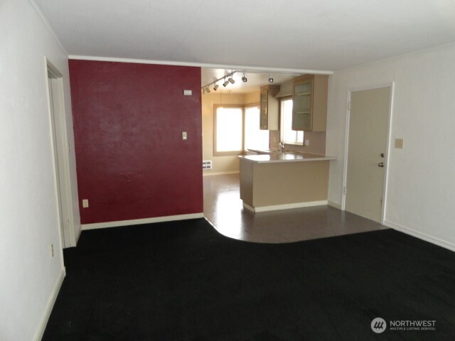 411 West 4th Street Aberdeen, WA 98520 - Photo 33 of 40 a view of empty room with wooden floor and fan