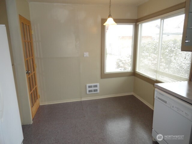 411 West 4th Street Aberdeen, WA 98520 - Photo 37 of 40 a view of an empty room with a window