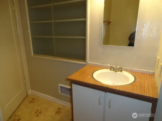 a view of a utility room