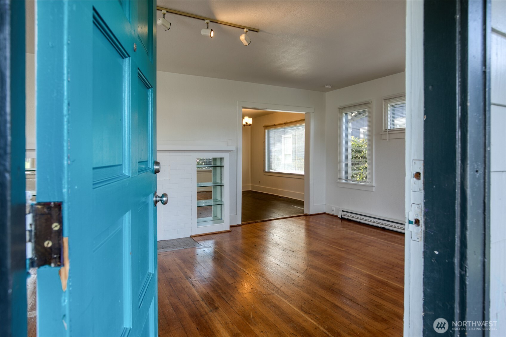411 West 4th Street Aberdeen, WA 98520 - Photo 4 of 40 wooden floor in an empty room and a window