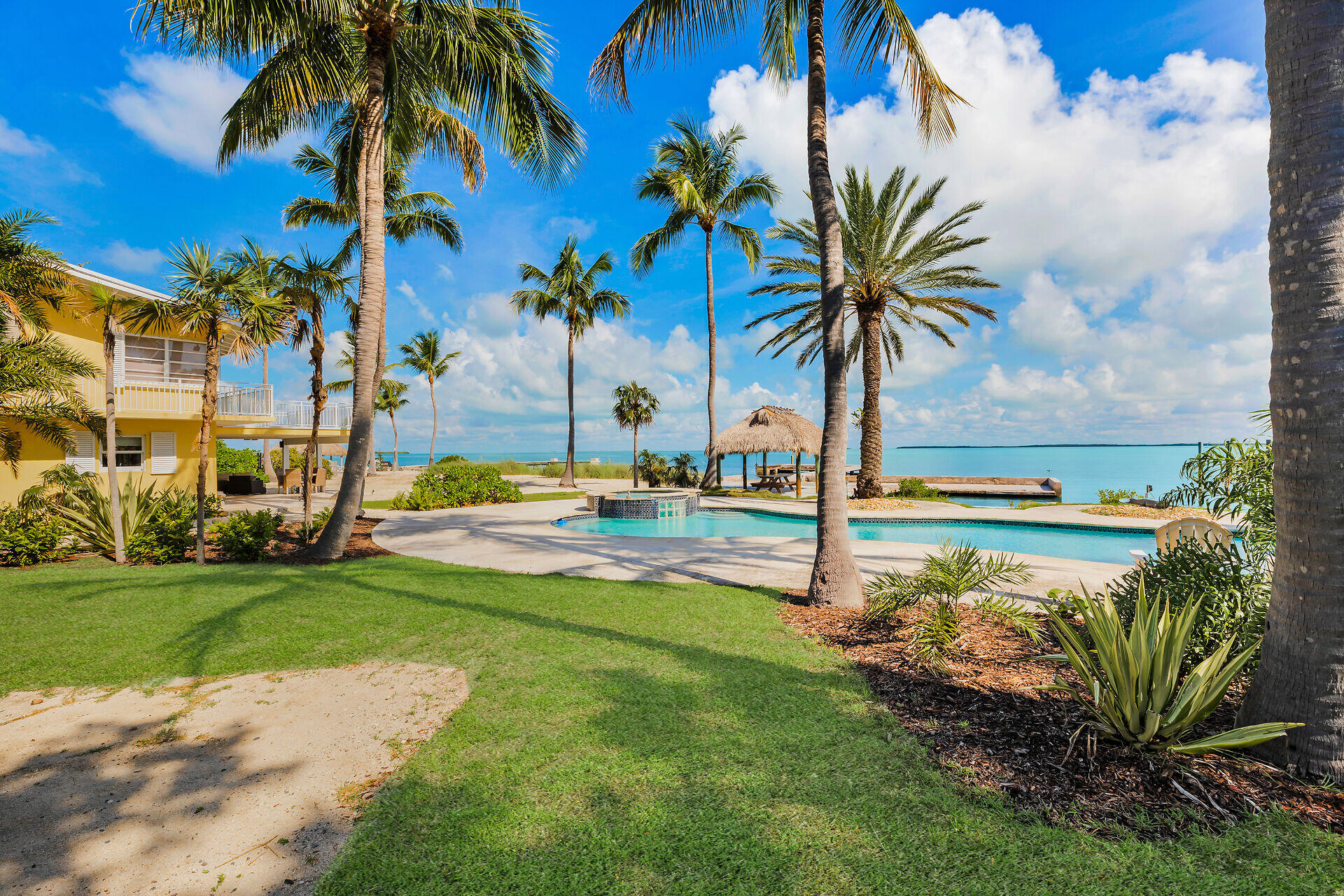 36 Sunset Road Key Largo, FL 33037 - Photo 22 of 25 a view of a backyard