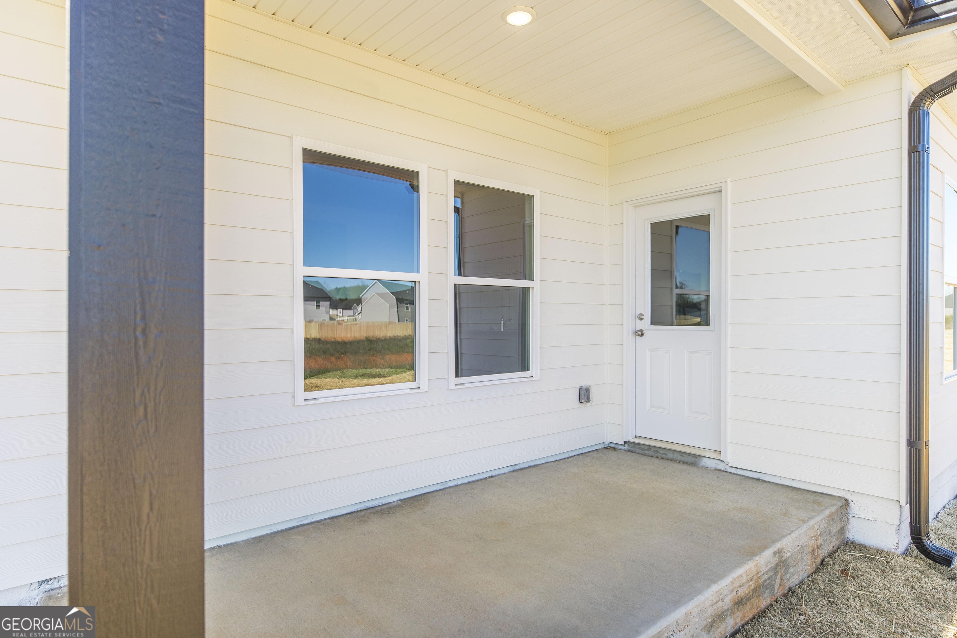 508 Georgian Walk Byron, GA 31008 - Photo 19 of 27 an empty room with windows