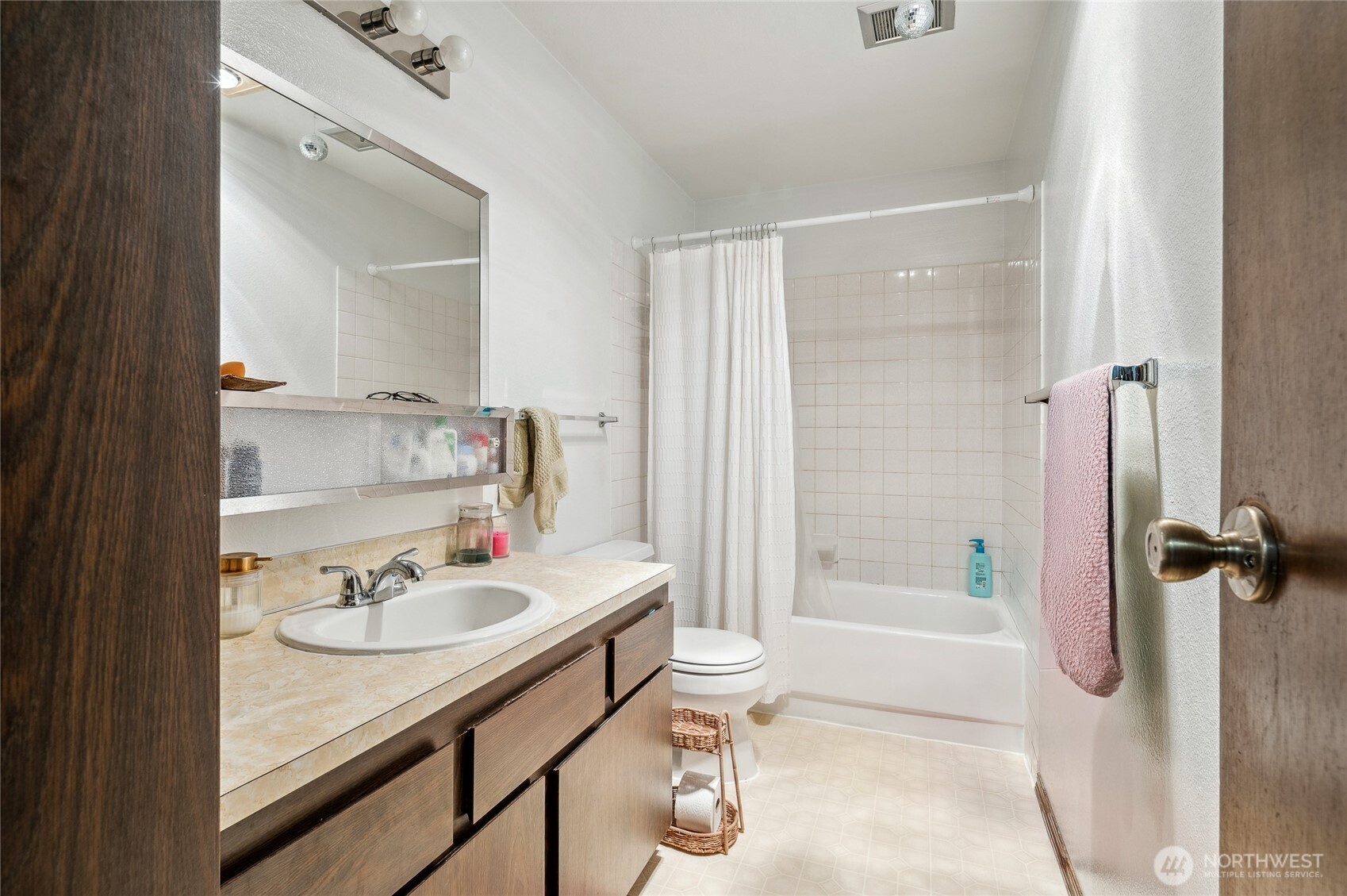 1423 Northwest 60th Street Seattle, WA 98107 - Photo 11 of 18