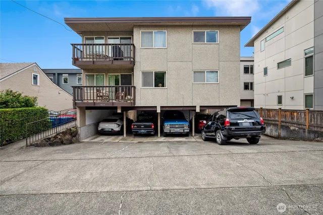 a car parked in front of a white house