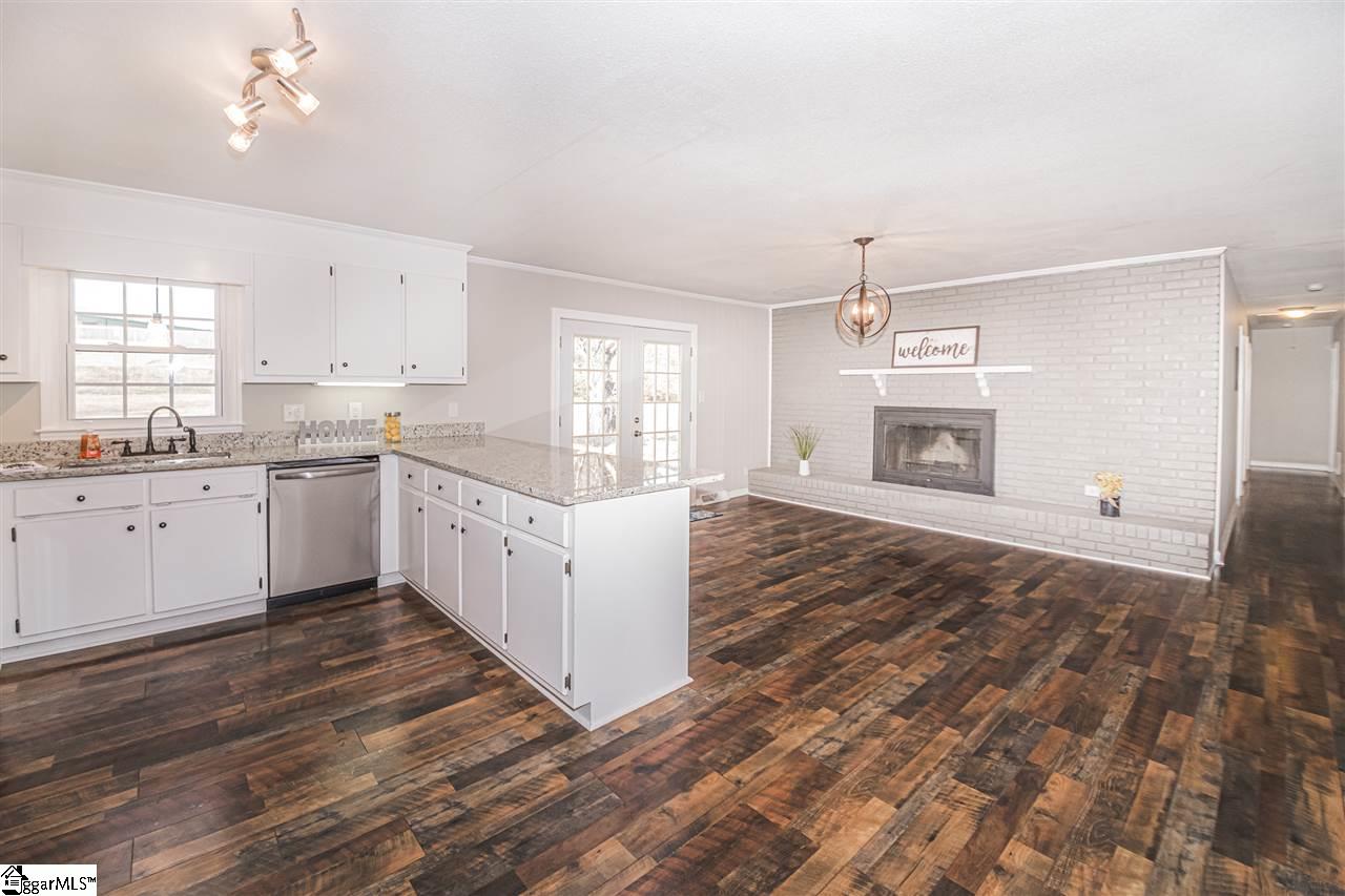 208 Bedford Road Easley, SC 29642 - Photo 3 of 24 Gallery Image 3