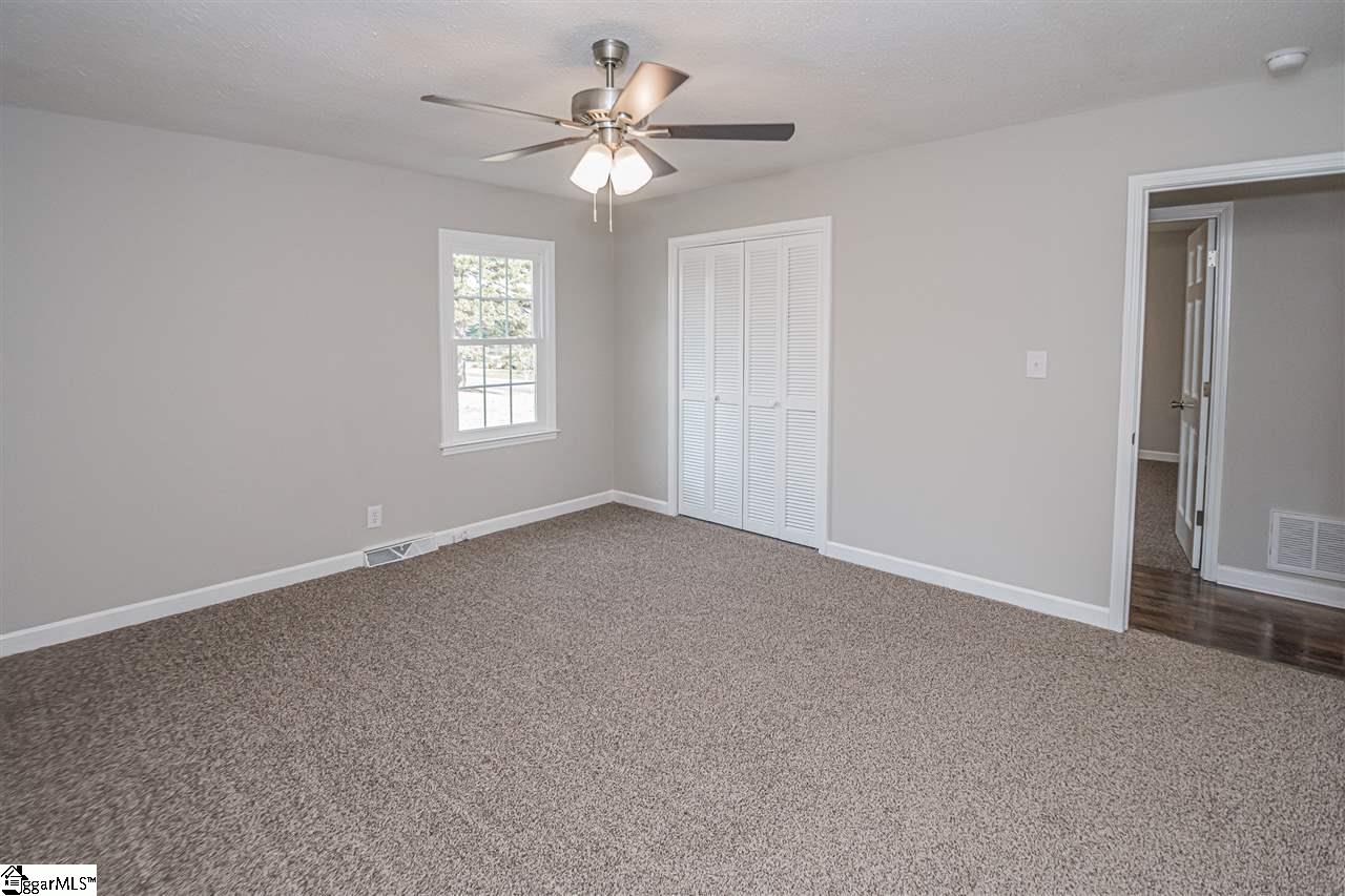 208 Bedford Road Easley, SC 29642 - Photo 4 of 24 Gallery Image 4