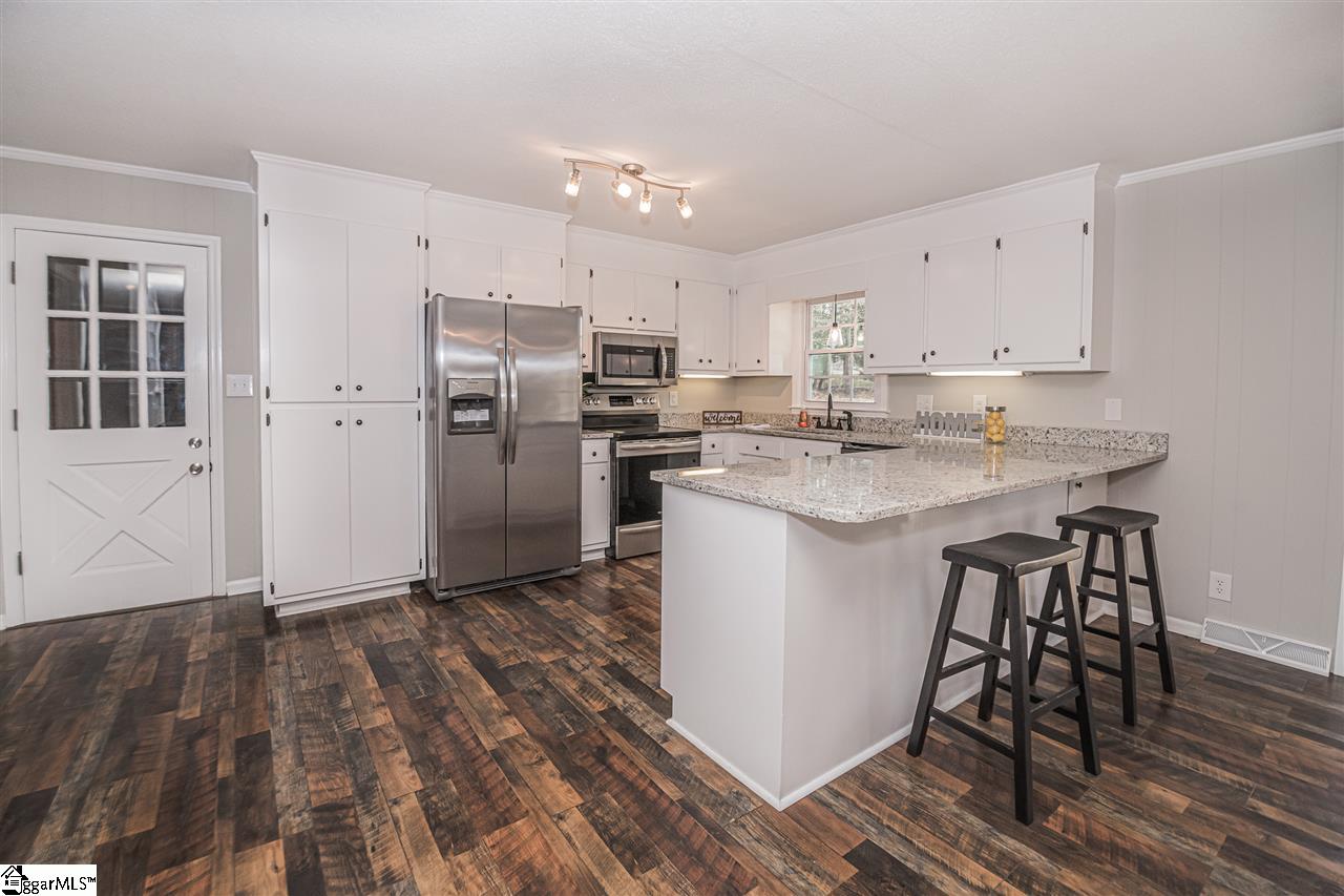 208 Bedford Road Easley, SC 29642 - Photo 6 of 24 Gallery Image 6