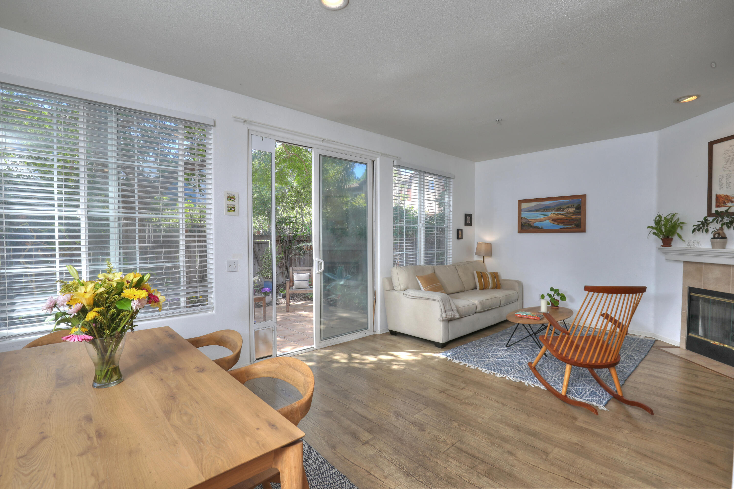 566 Springbrook Court Goleta, CA 93117 - Photo 7 of 28 Dining-Living room