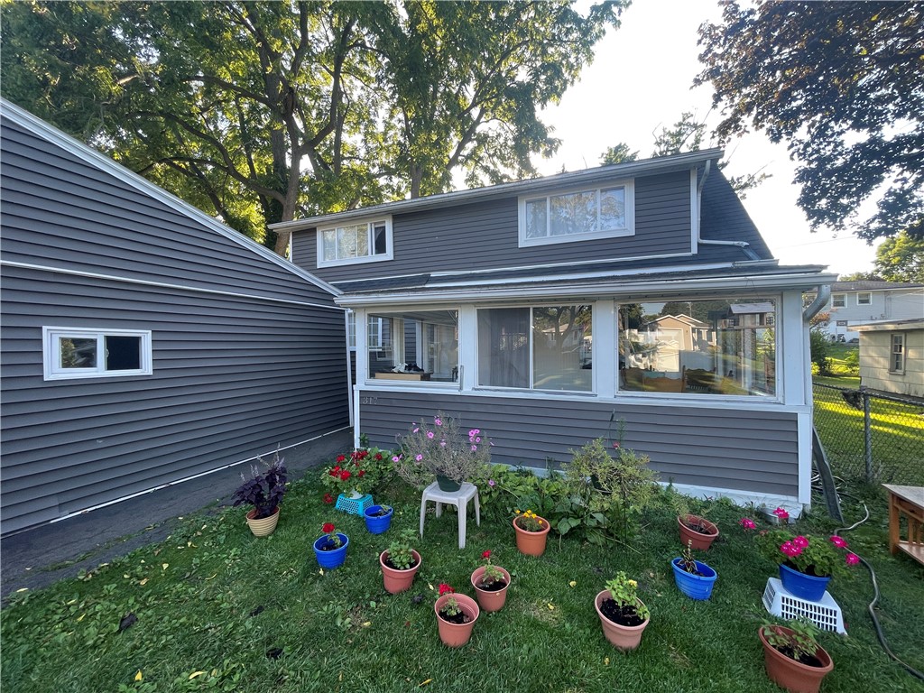 317 Cascade Place Irondequoit, NY 14609 - Photo 2 of 16