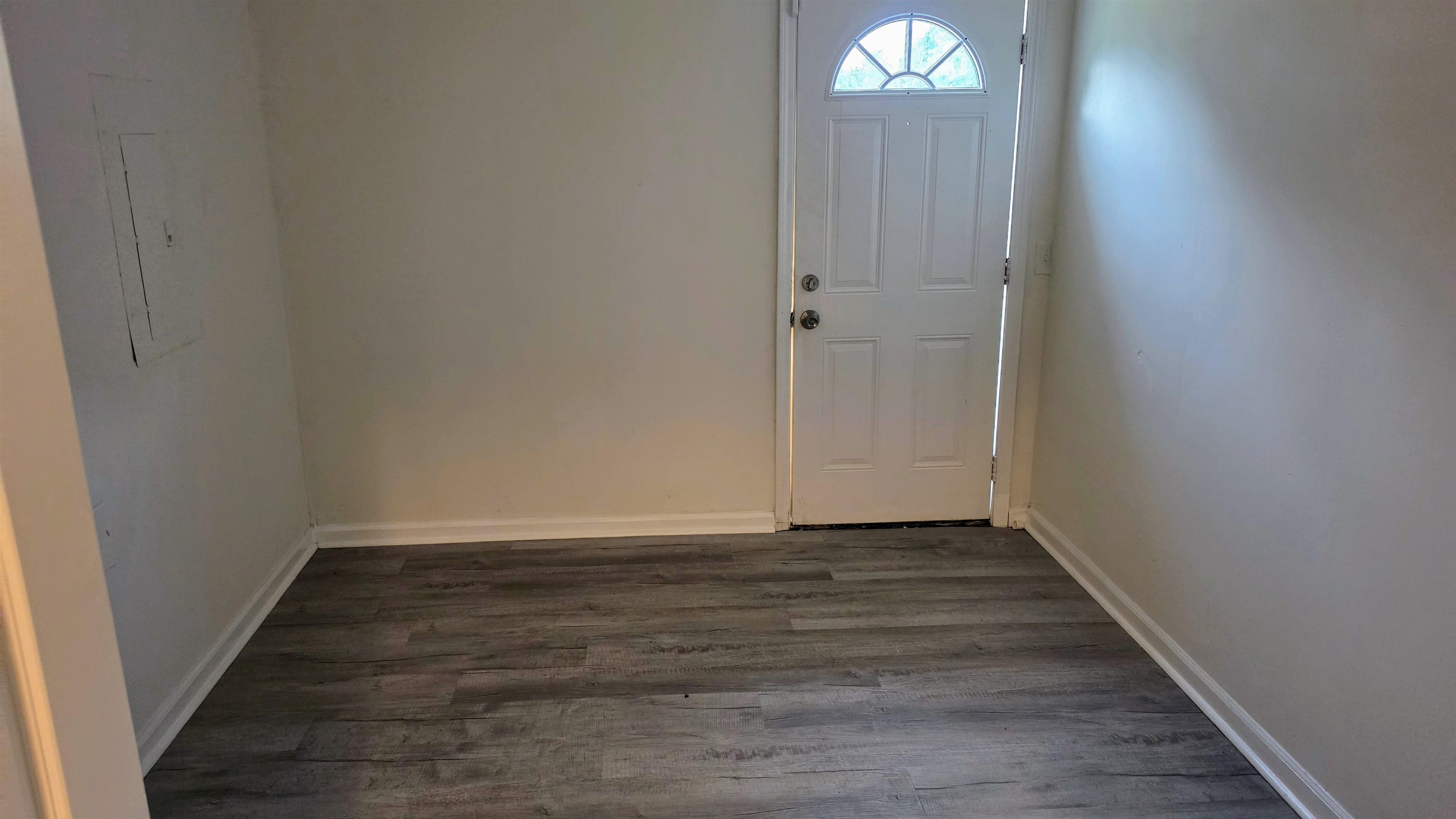 4264 Timber Rise Road Memphis, TN 38125 - Photo 12 of 32 Foyer with dark wood finished floors and electric panel