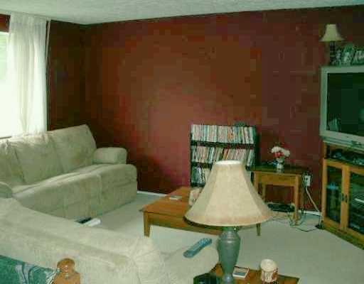148 Crosslands Road Butler, PA 16002 - Photo 2 of 8 Living Room.