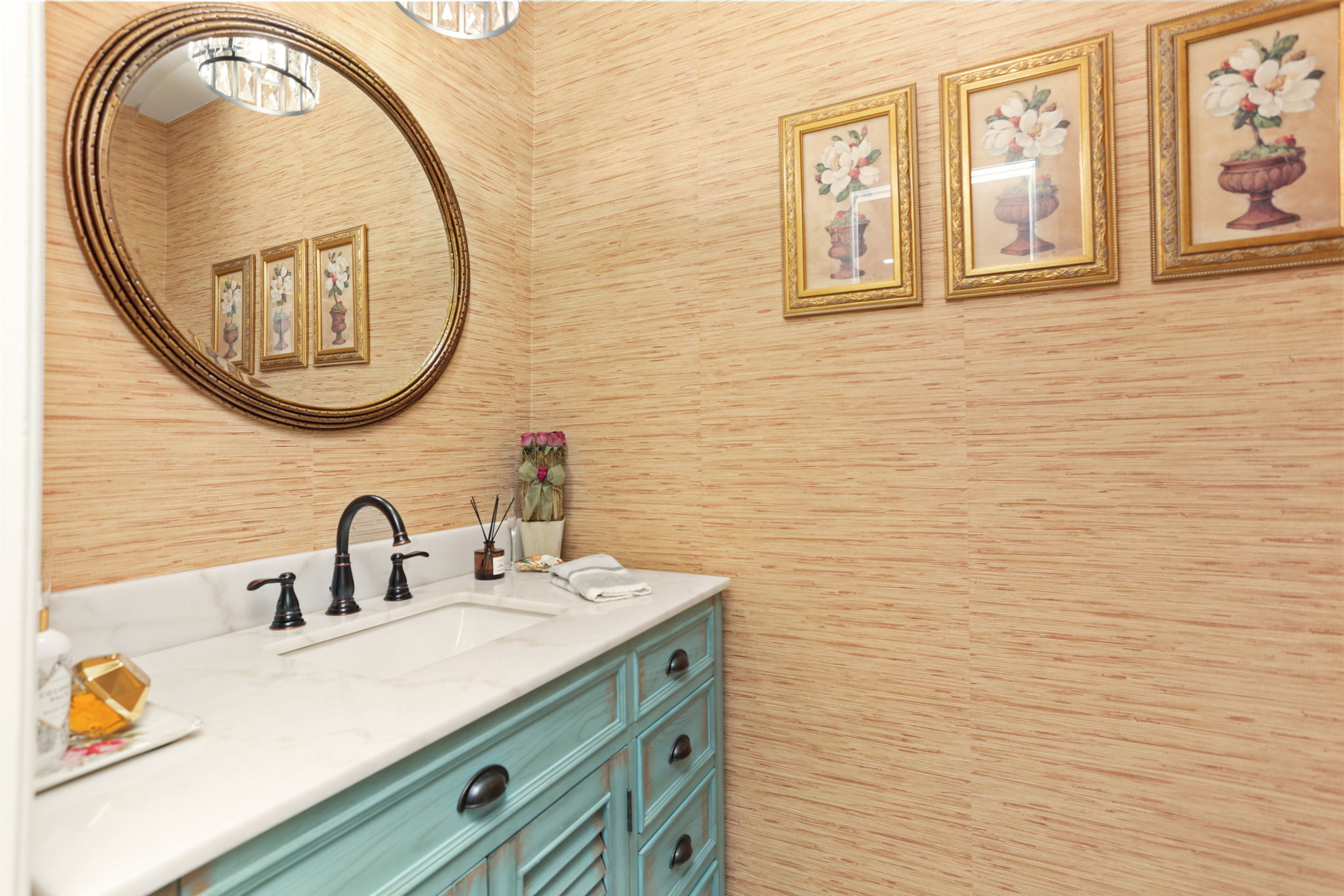 376 Knapps Highway, Unit 376 Fairfield, CT 06825 - Photo 9 of 22 a bathroom with a sink and a mirror