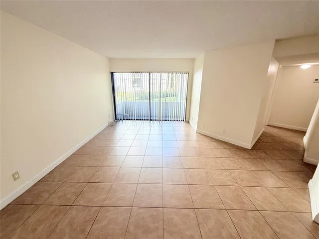 $1,500 | 1950 North Congress Avenue, Unit 103, West Palm Beach, FL 33409