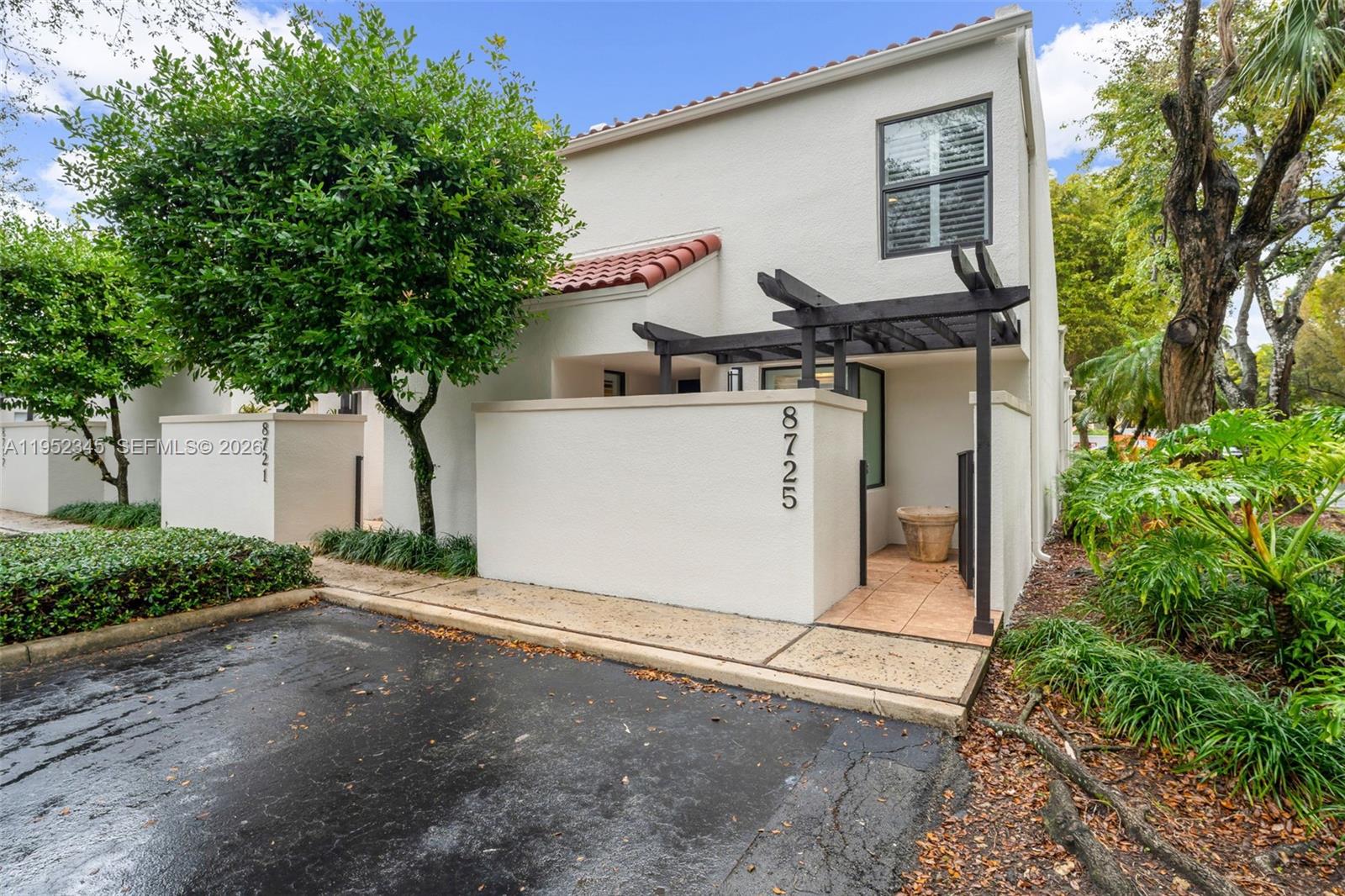 8725 Southwest 81st Court Miami, FL 33143 - Photo 2 of 27