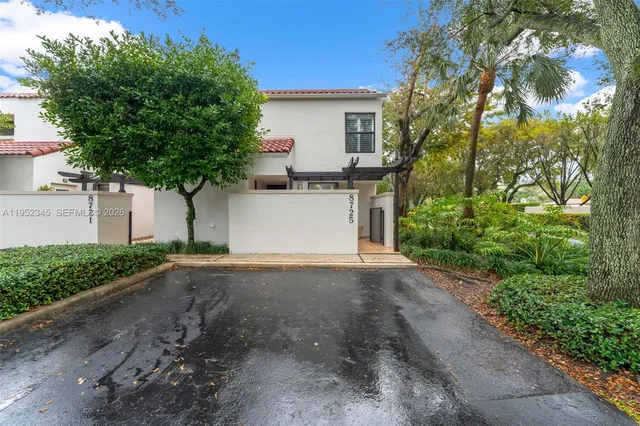 $899,999 | 8725 Southwest 81st Court, Miami, FL 33143