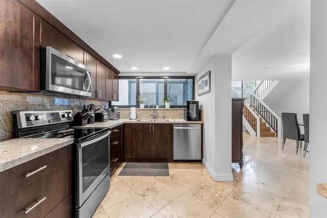 $899,999 | 8725 Southwest 81st Court, Miami, FL 33143