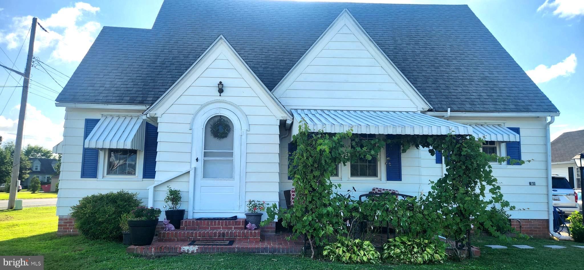 2001 Rhodesdale Vienna Vienna, MD 21869 - Photo 8 of 39 a view of a house with garden and yard