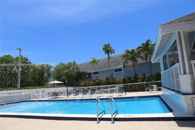 $745,000 | 798 Crandon Boulevard, Unit 13C, Key Biscayne, FL 33149