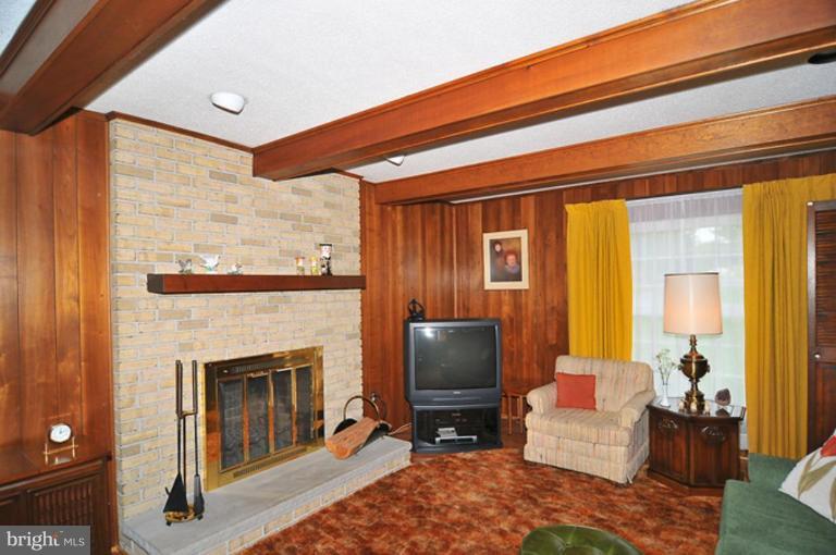 9429 Dunloggin Road Ellicott City, MD 21042 - Photo 5 of 14 Family Room