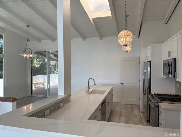 $6,800 | 1960 Vista Caudal, Newport Beach, CA 92660