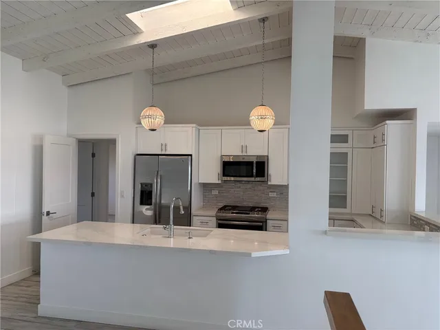 $6,800 | 1960 Vista Caudal, Newport Beach, CA 92660