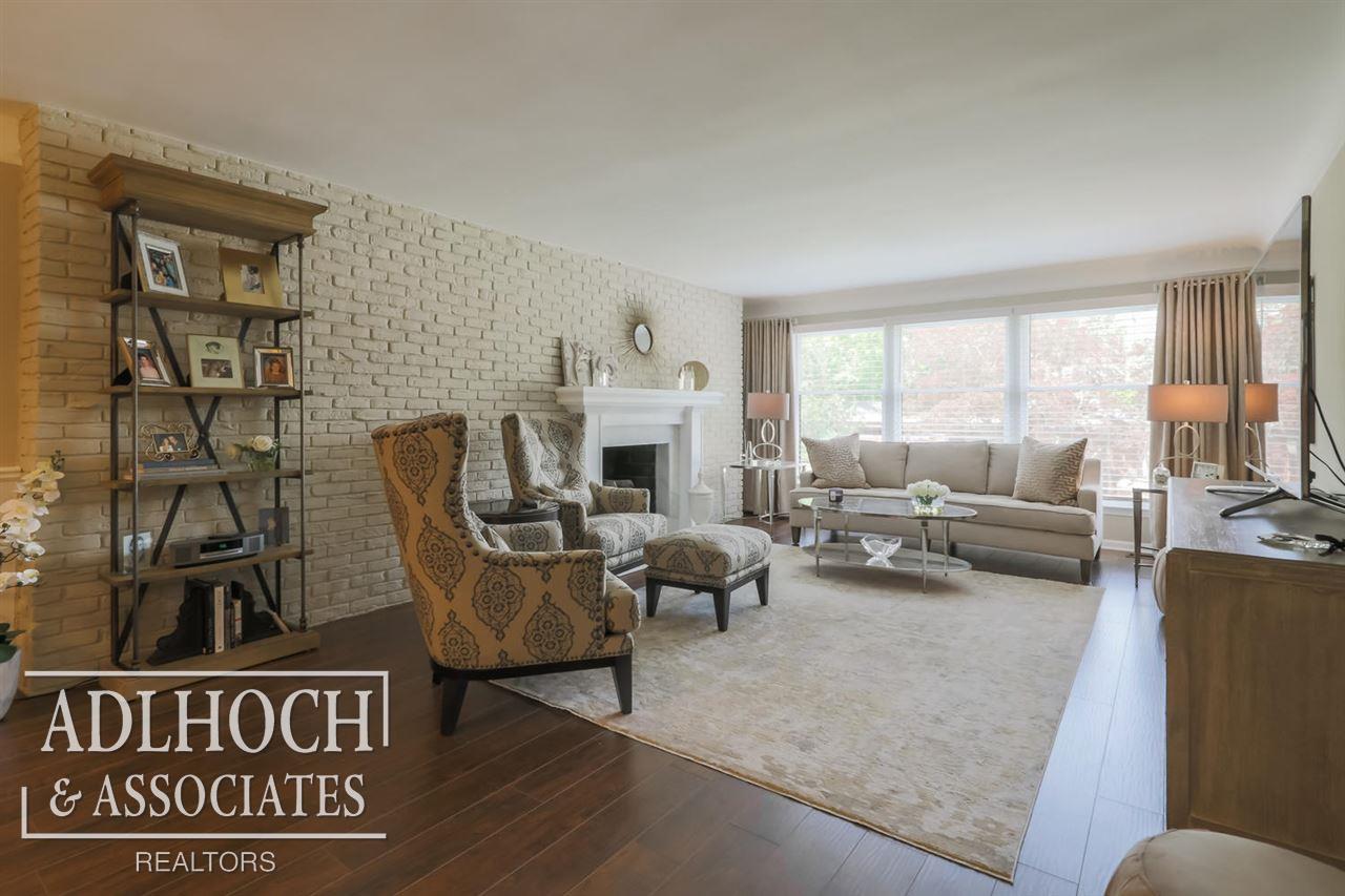 1750 Vernier Road, Unit 17 Grosse Pointe, MI 48236 - Photo 11 of 33 50019402-10.JPG