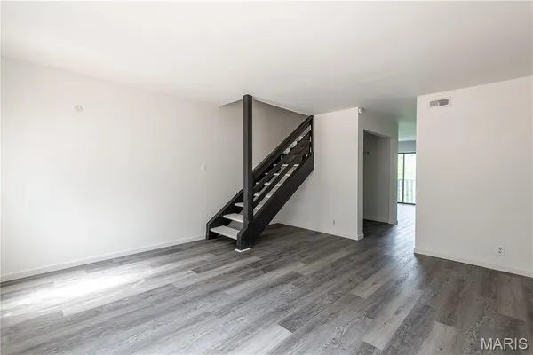 $1,100 | 3017 Pembroke Lane, Unit 13, High Ridge, MO 63049