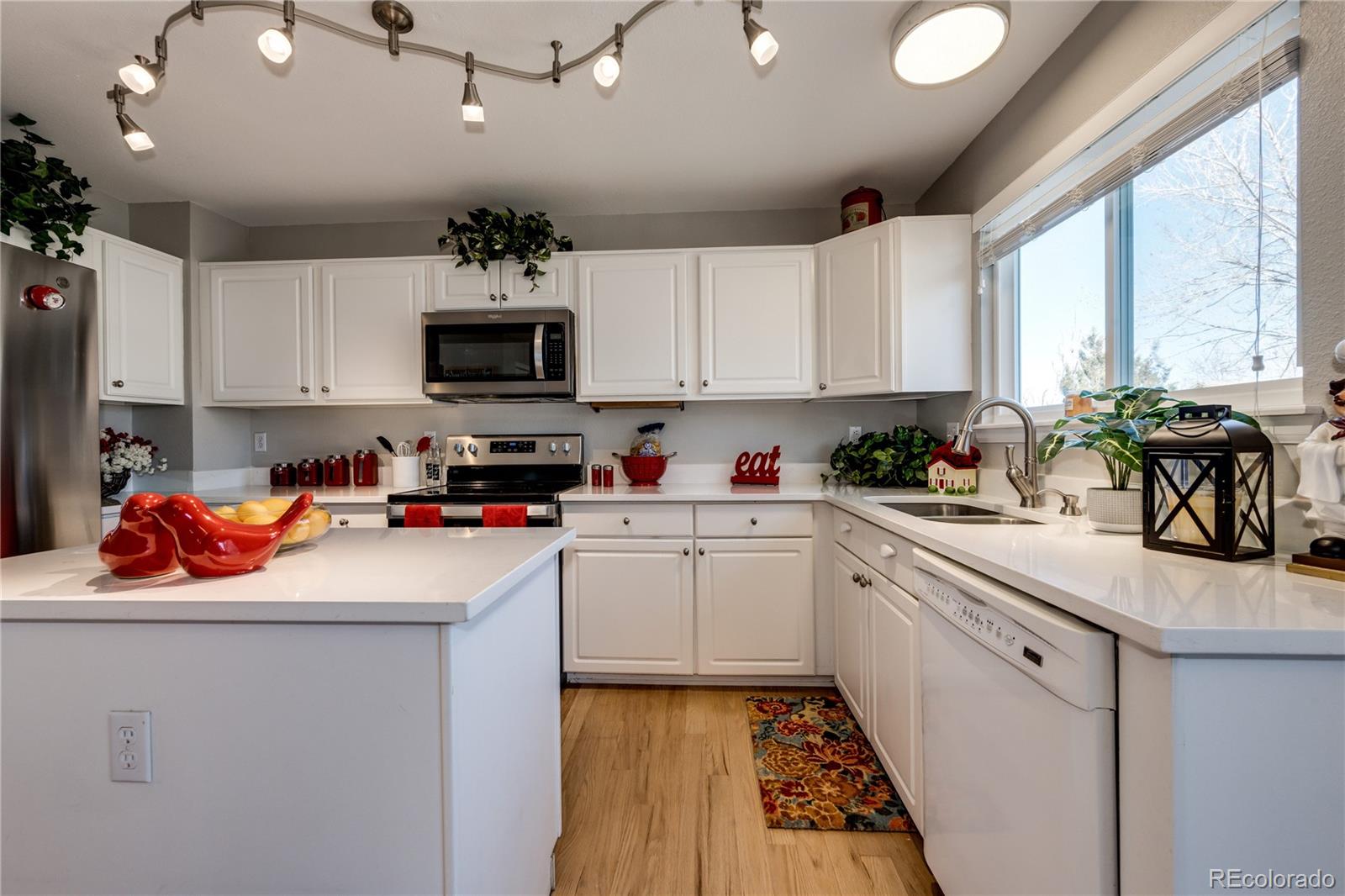 10462 Hyacinth Street Highlands Ranch, CO 80129 - Photo 9 of 40 Gallery Image 9