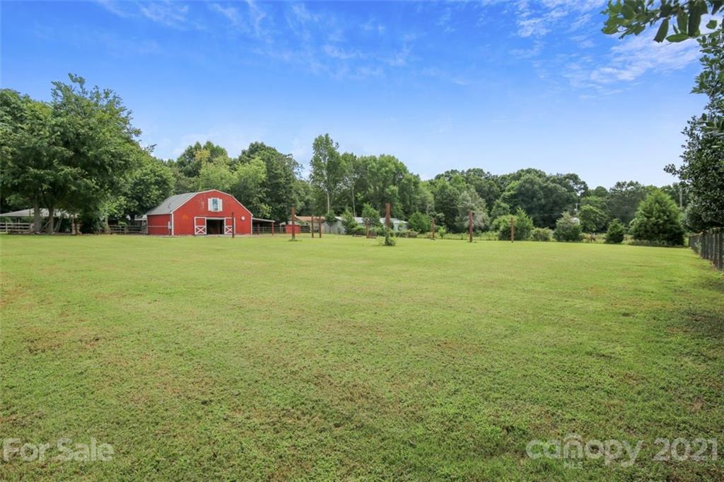 6532 Potter Road Matthews, NC 28104 - Photo 7 of 30 Gallery Image 7