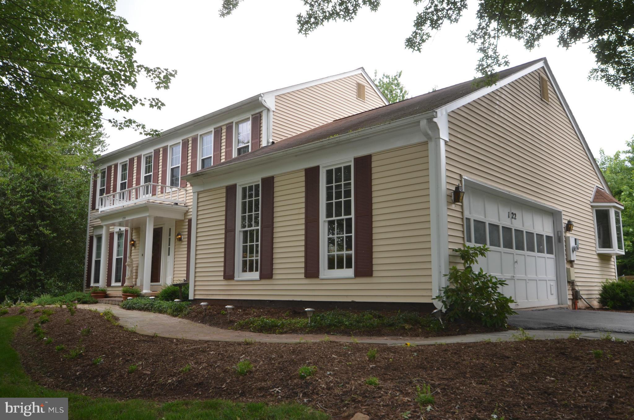122 Peyton Road Sterling, VA 20165 - Photo 2 of 25 Side entry garage