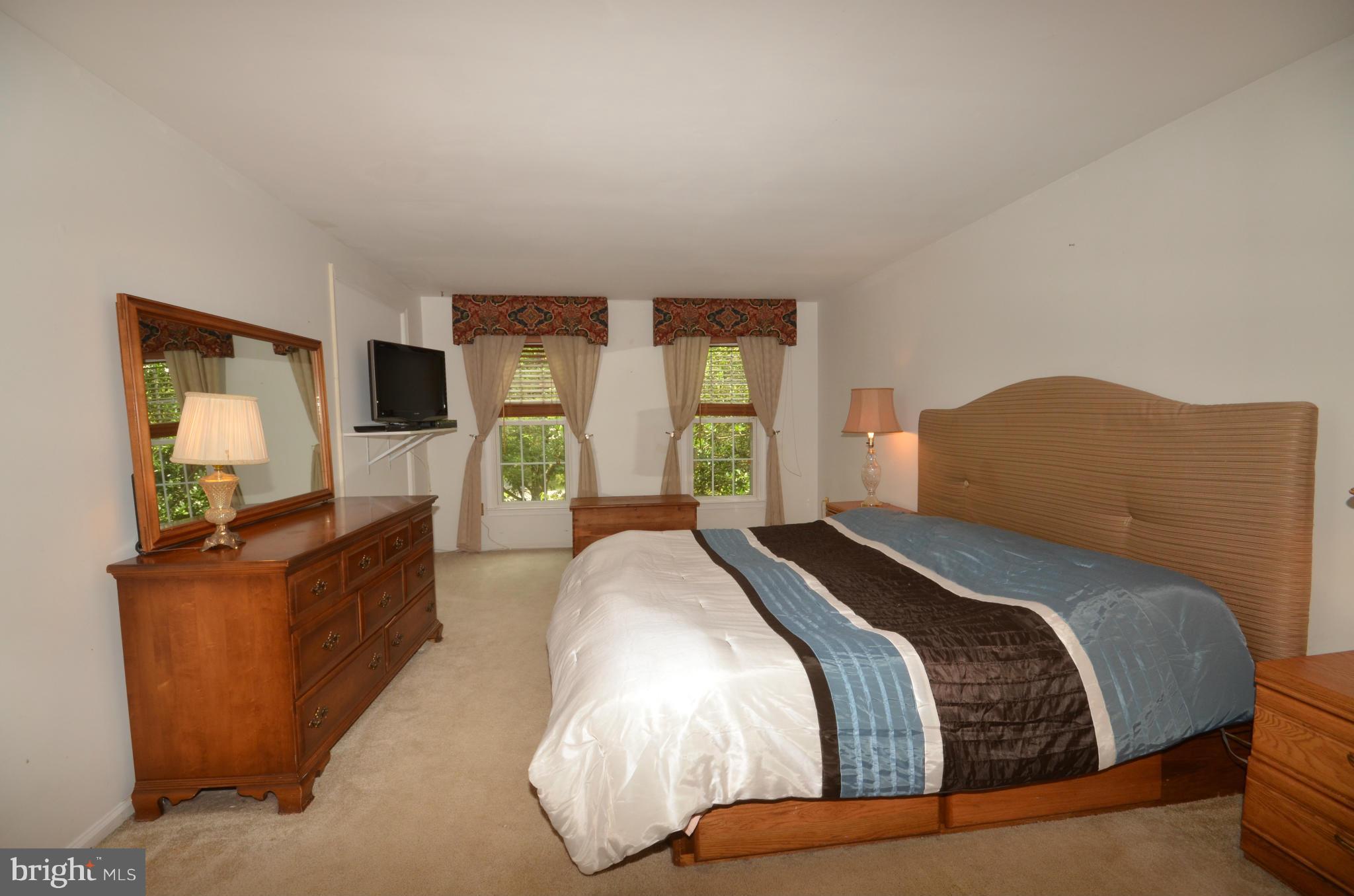 122 Peyton Road Sterling, VA 20165 - Photo 12 of 25 Spacious master bedroom is neutral colors