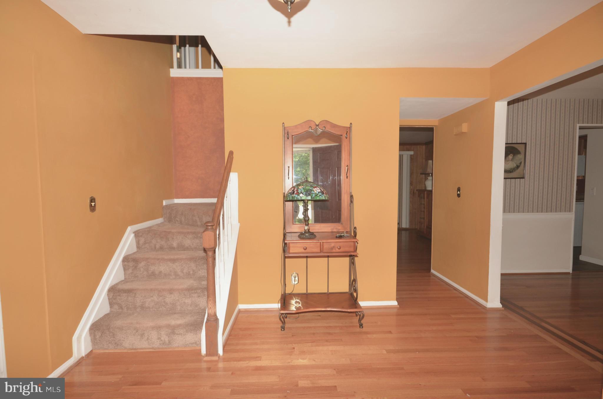 122 Peyton Road Sterling, VA 20165 - Photo 3 of 25 Hardwood flooring on main level