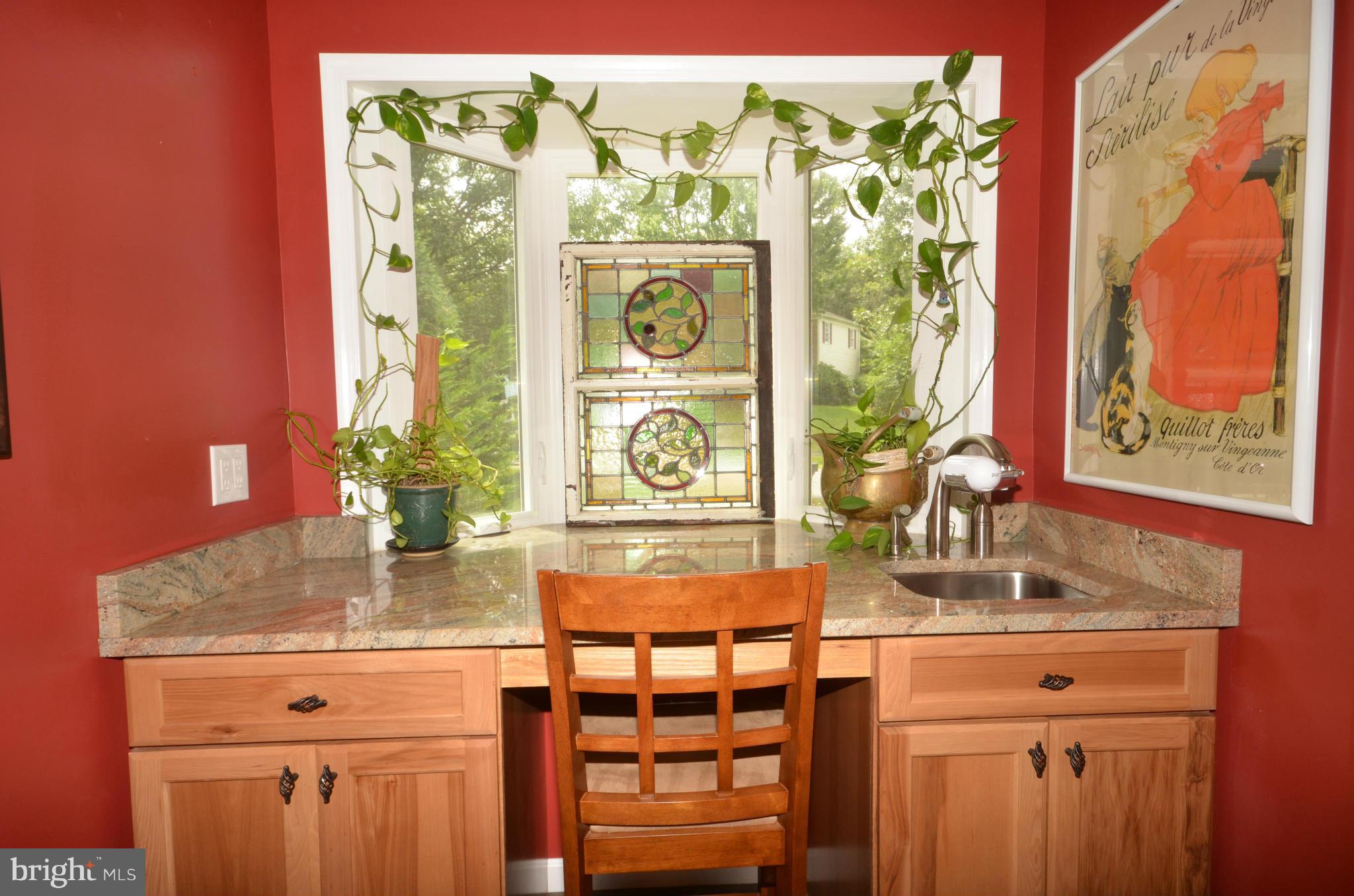 122 Peyton Road Sterling, VA 20165 - Photo 6 of 25 Remodeled kitchen includes granite desk/wetbar