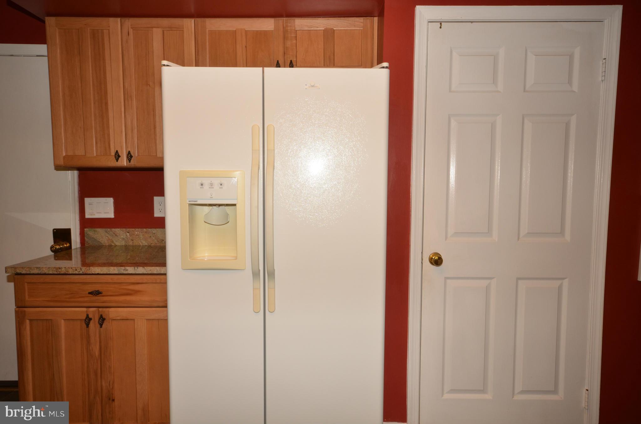 122 Peyton Road Sterling, VA 20165 - Photo 7 of 25 Kitchen includes two separate pantries