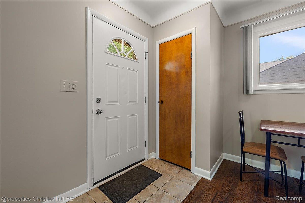15501 Portis Road Plymouth, MI 48170 - Photo 6 of 37 22-15501 Portis Rd-22.jpg