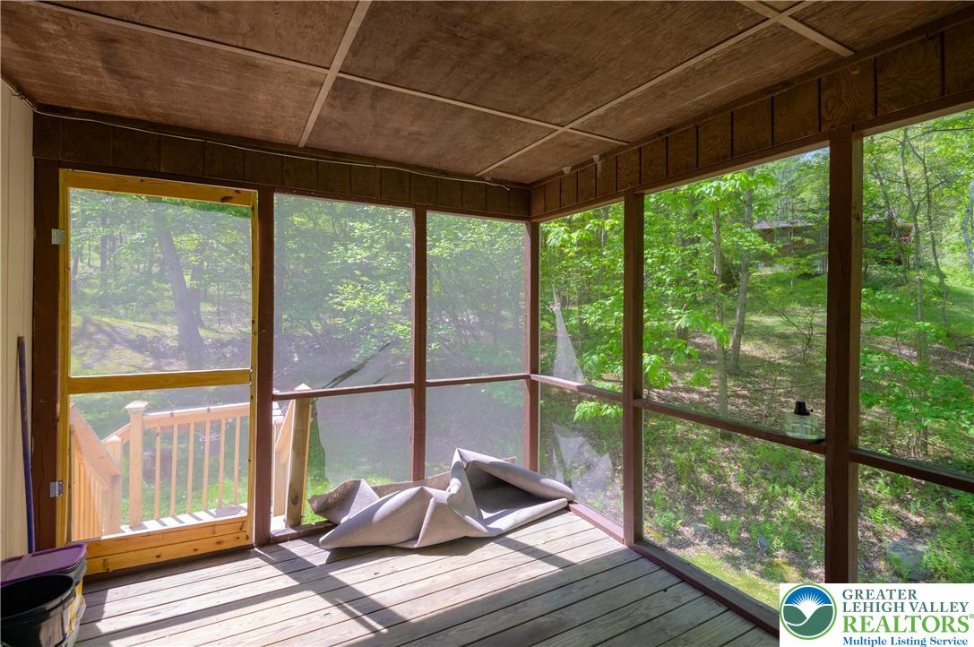 218 Blue Jay Court Bushkill, PA 18324 - Photo 4 of 37