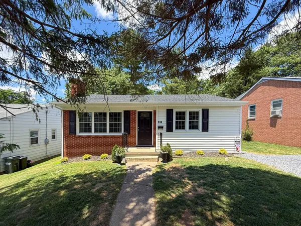 $275,000 | 814 Adams Street, Staunton, VA 24401