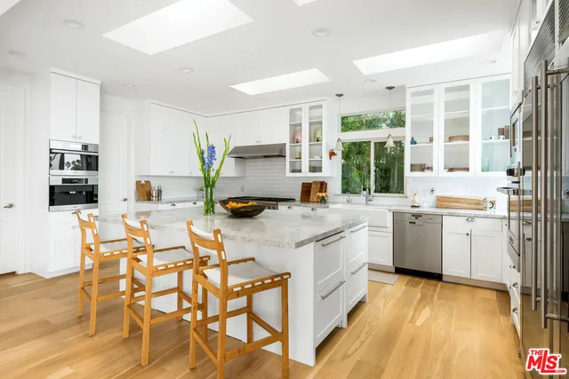 $2,400,000 | 29500 Heathercliff Road, Unit 285, Malibu, CA 90265