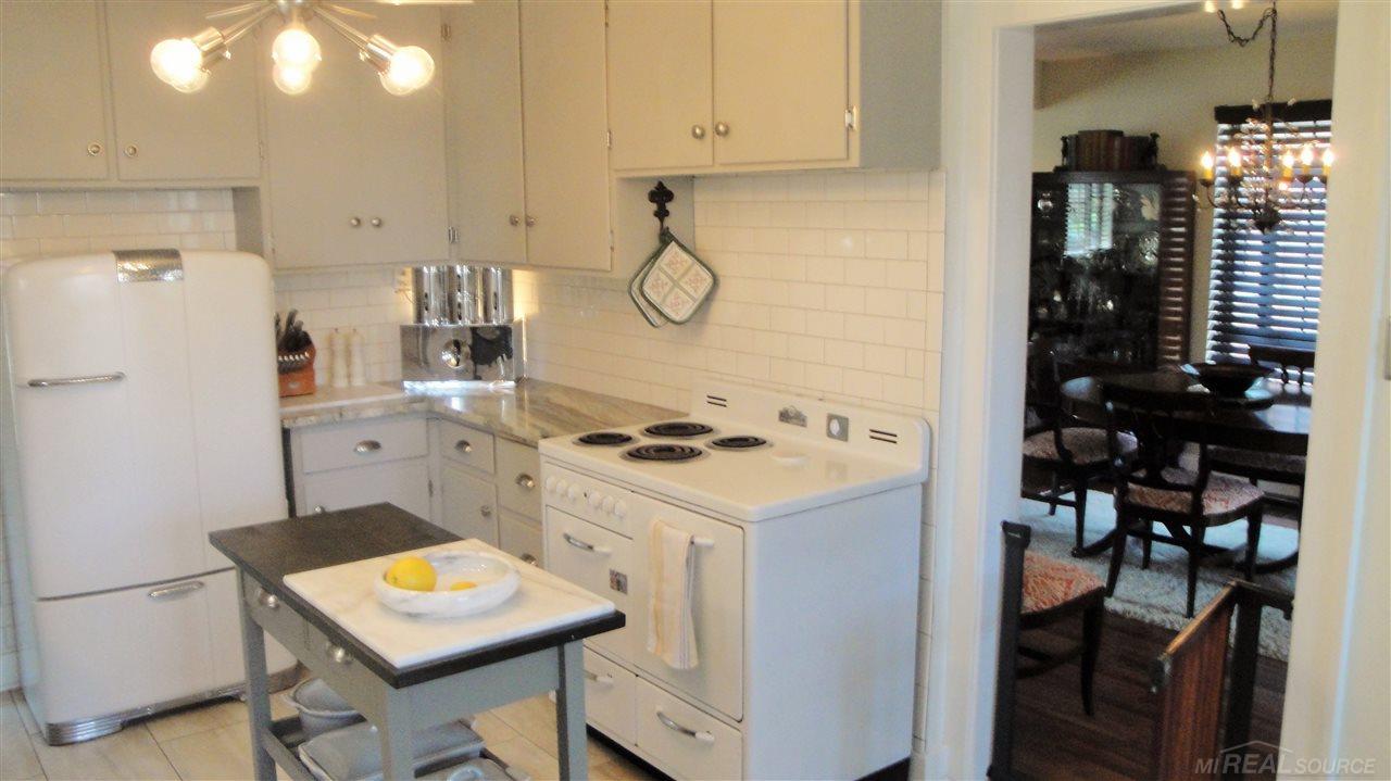 5760 Yorkshire Road Detroit, MI 48224 - Photo 21 of 35 31317697-21.JPG