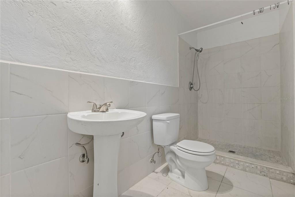 2667 Spring Court DeLand, FL 32720 - Photo 7 of 29 EN SUITE BATHROOM