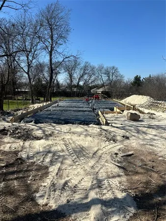 a view of a yard with a tree