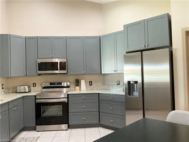 $570,000 | 3060 Horizon Lane, Unit 1404, Naples, FL 34109