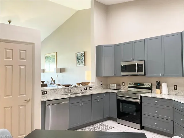 $570,000 | 3060 Horizon Lane, Unit 1404, Naples, FL 34109