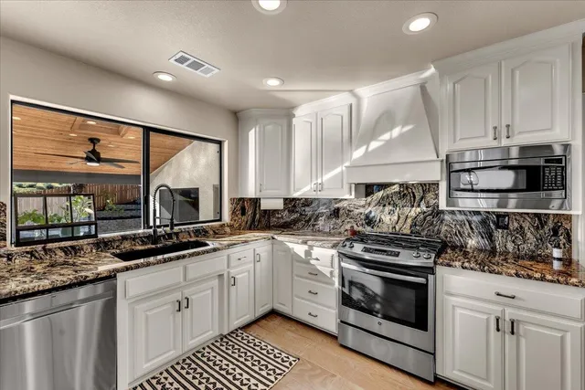 $699,800 | 15189 Mountain Shadows Drive, Redding, CA 96001