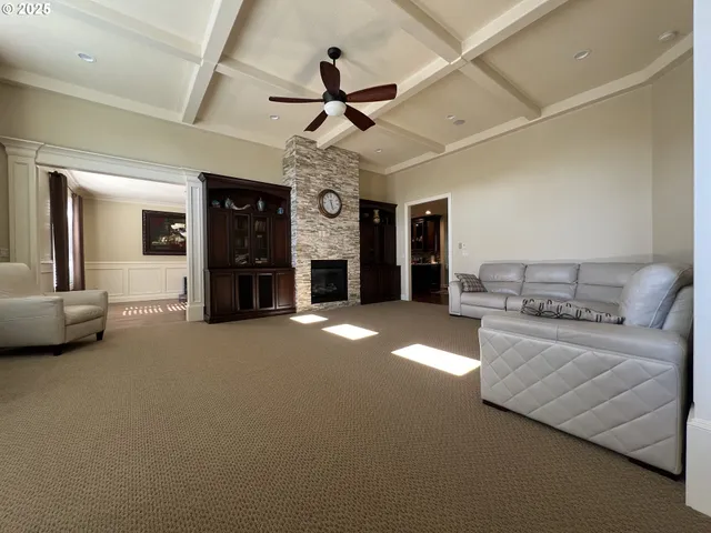 a view of a livingroom with furniture and a ceiling fan