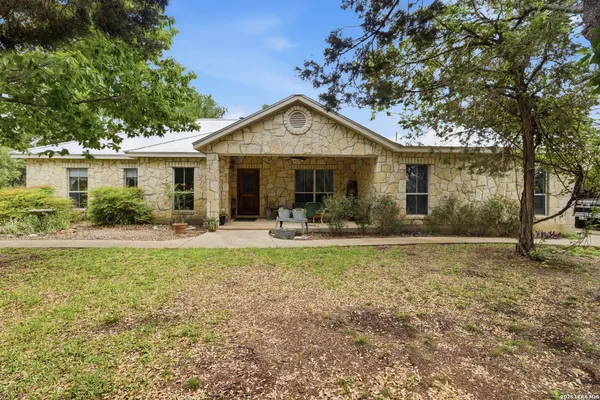 $929,000 | 707 Oakridge Lane, Pipe Creek, TX 78063