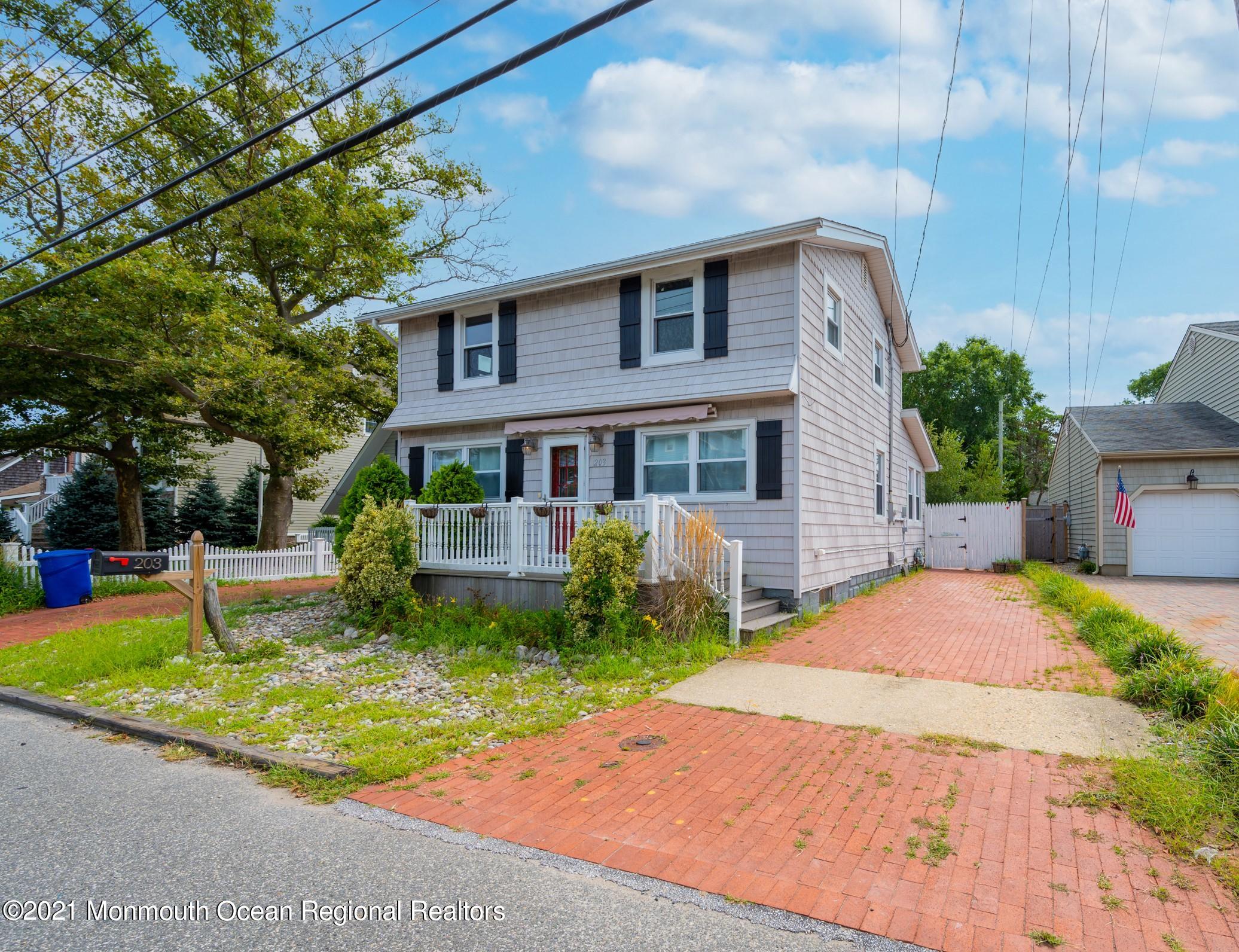 203 Bridge Avenue Point Pleasant, NJ 08742 - Photo 2 of 17 Large Driveway