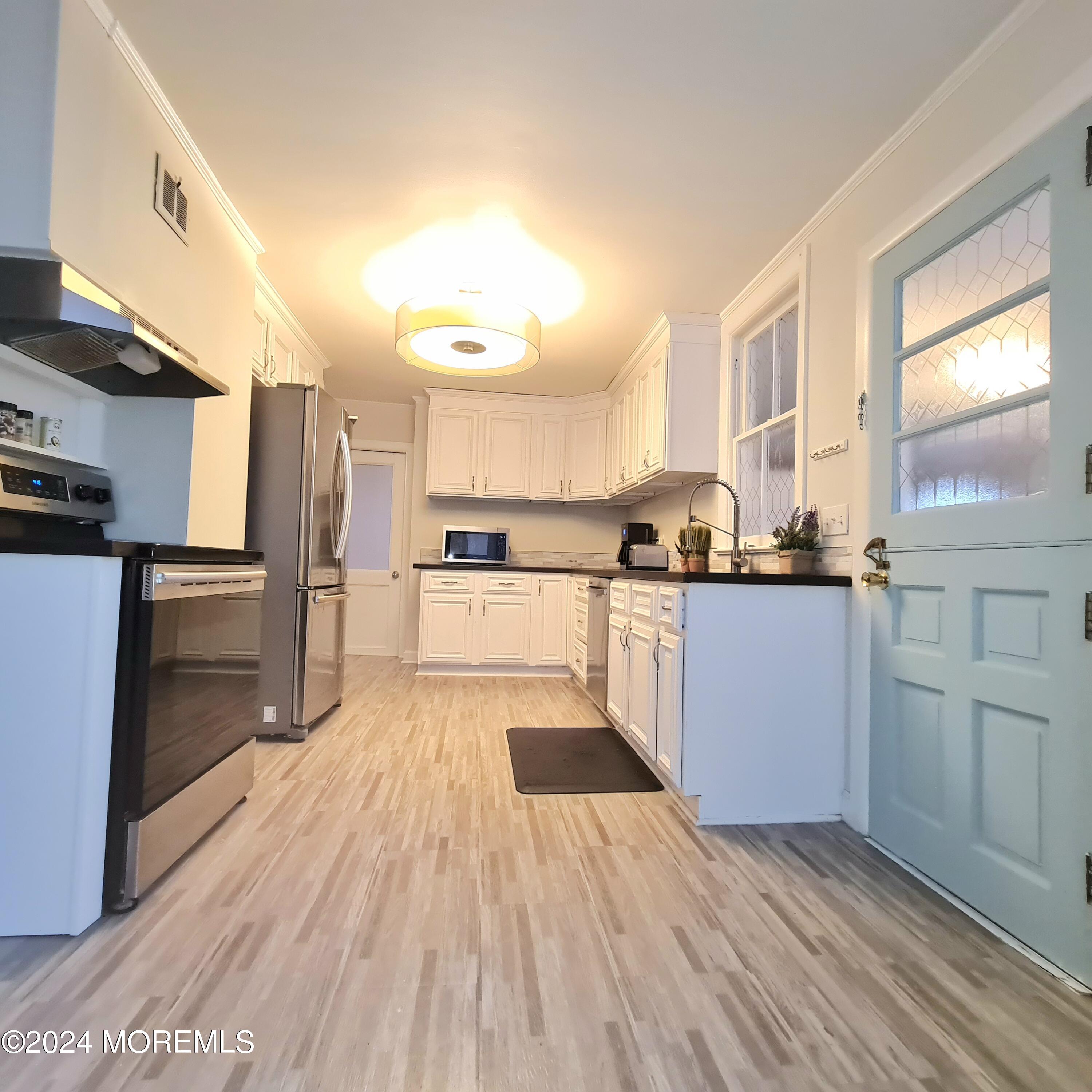 203 Bridge Avenue Point Pleasant, NJ 08742 - Photo 9 of 17 Kitchen