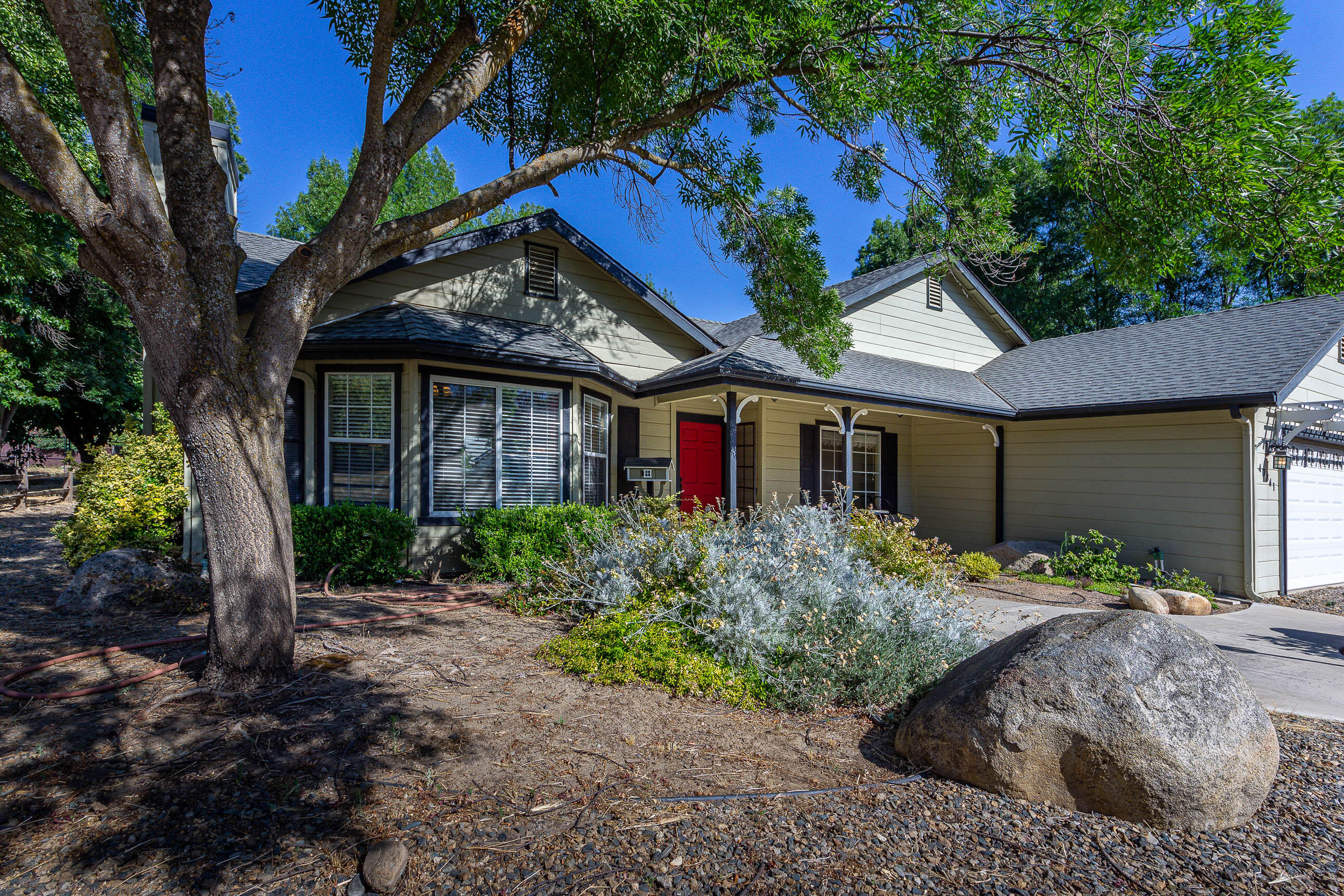 40841 Grouse Drive Three Rivers, CA 93271 - Photo 2 of 28 -